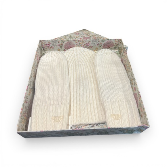 Tory Burch Cream Knit Hat and Mittens Set - Picture 4 of 14